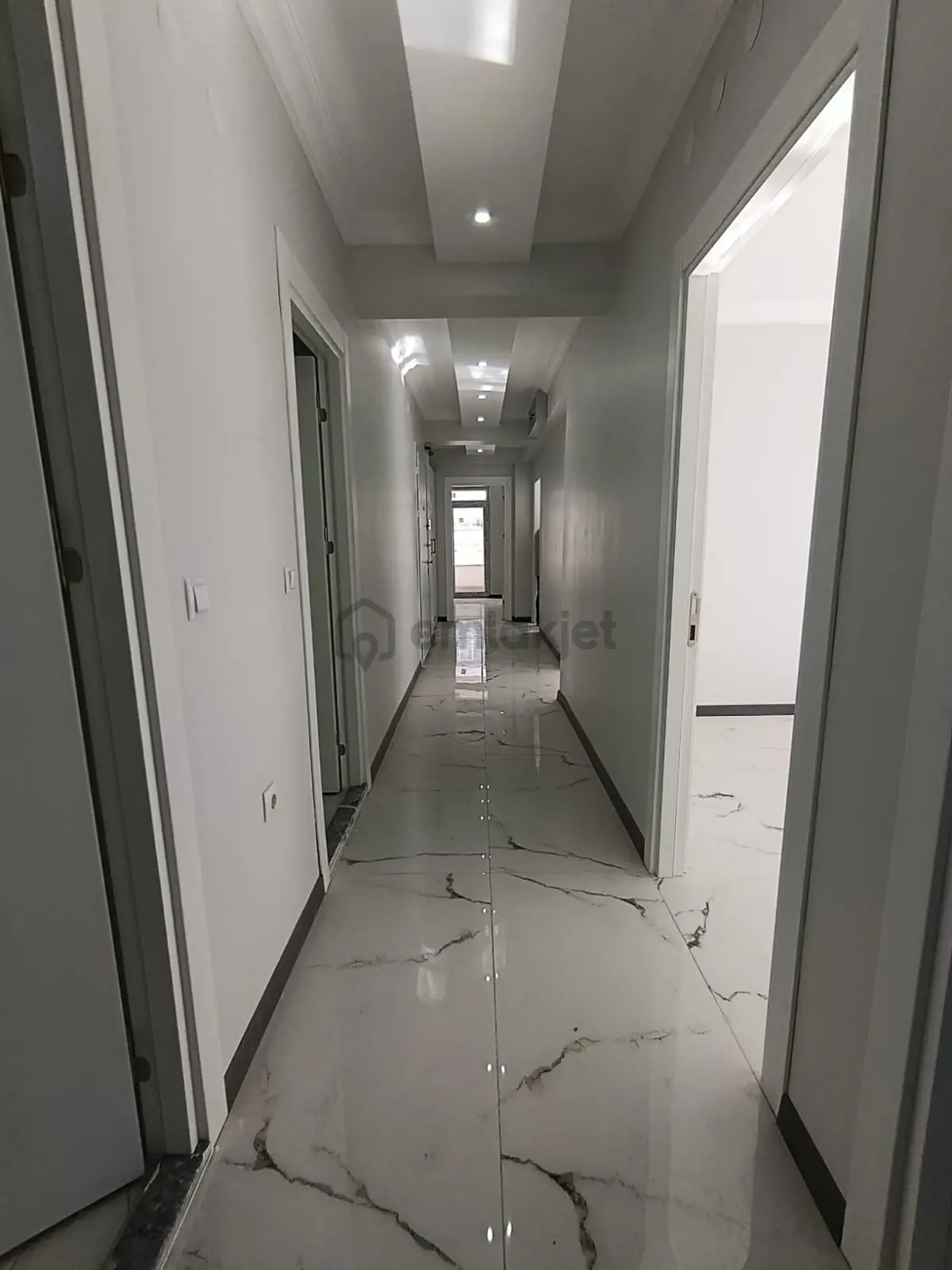 Çamlıca Karanfillerde Özel Garajlı 3+1 Satılık Daire - 10