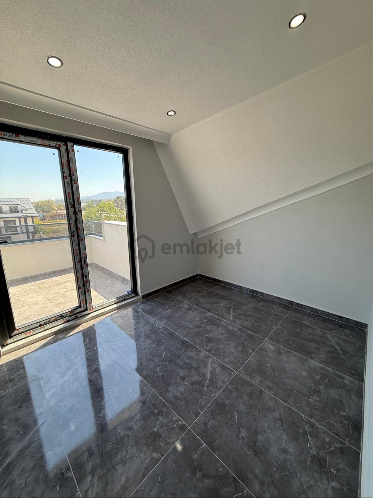 Kocaali Alandere’de Havuzlu 4+1 Triplex Villa - 23