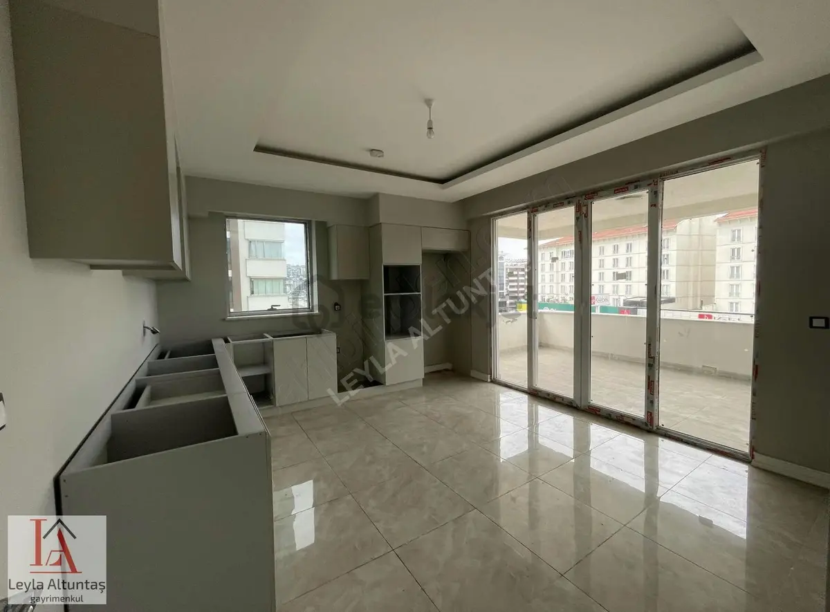 Kaşüstü Golden Rezidansta Ön Cephe Satılık 4+1 Daire - 33