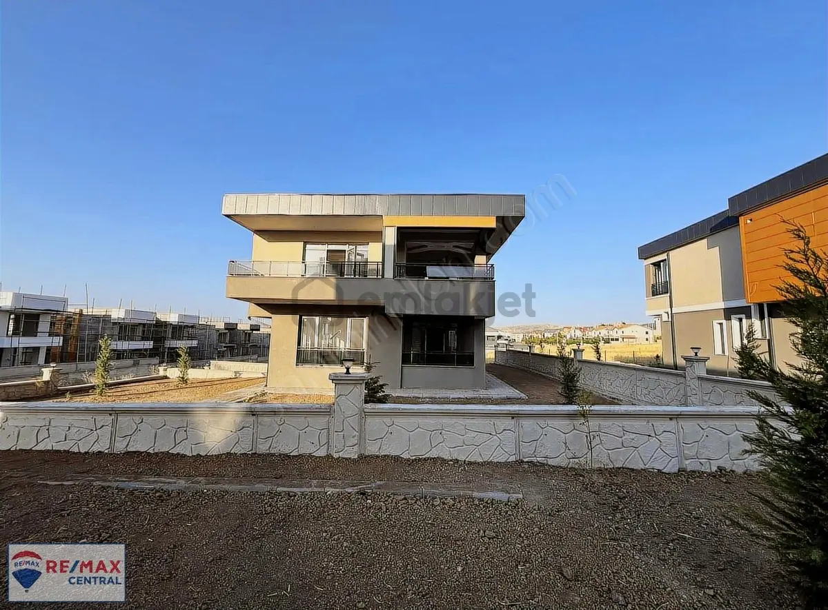 Remax Centralden Esenyurtta Satılık 5+1 - 11
