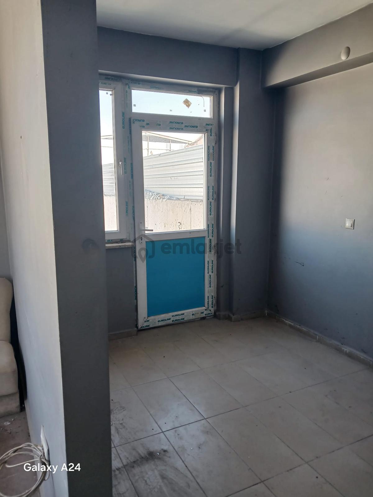 Ofis Ve İşyeri Binası Ve Arsası - 9