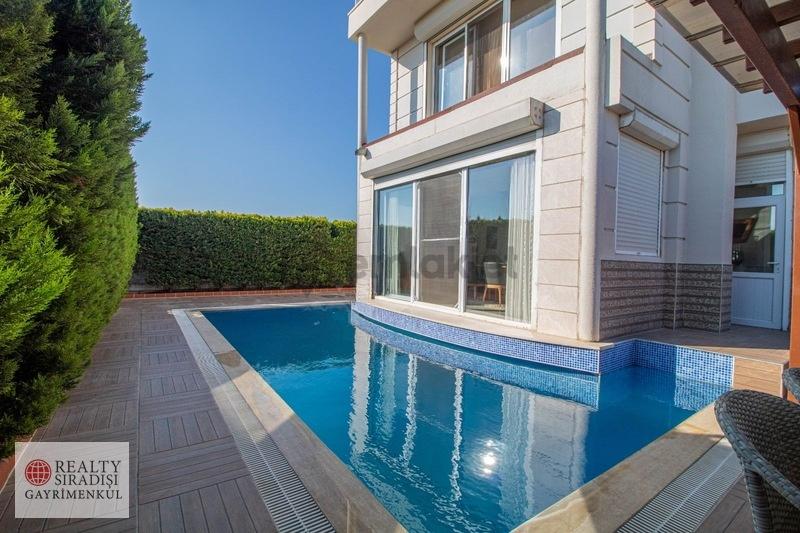 Falezlerde Havuzlu Tam Müstakil 5+1 Villa - 2