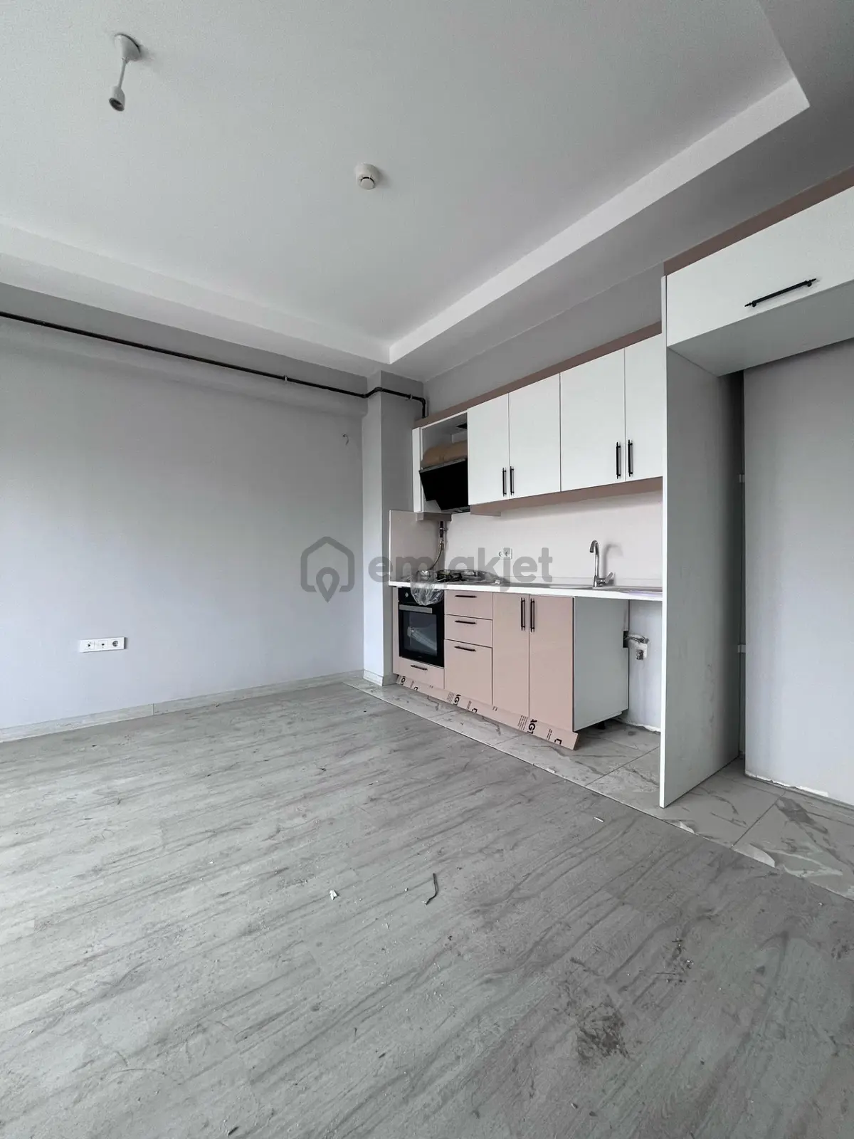 2+1 Site İçeridinde Merkezi Konumda Satılık Daire - 34
