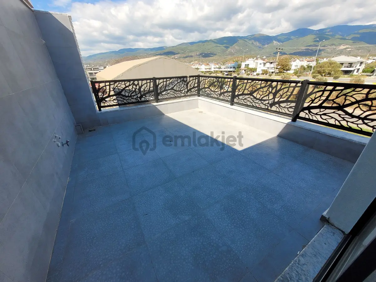 Güre'de Denize 50m 4+1 Villa - 29