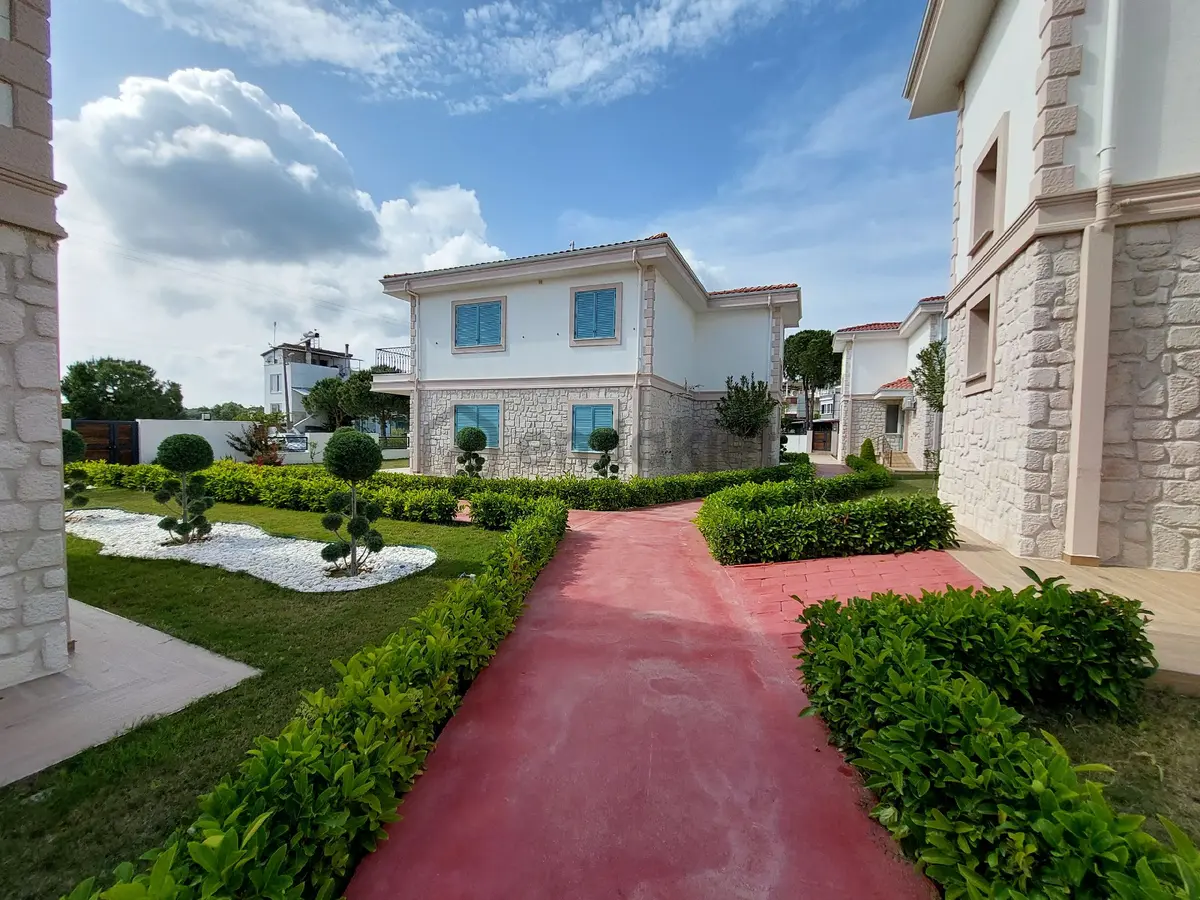 Denize 250m 2+1 Muhteşem Peyzaj Alanı Plaj Alanlı - 9
