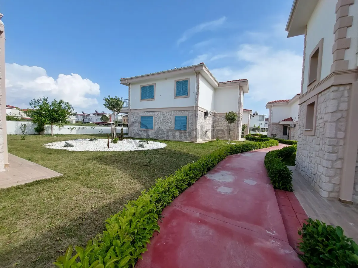 Denize 250m 2+1 Muhteşem Peyzaj Alanı Plaj Alanlı - 5