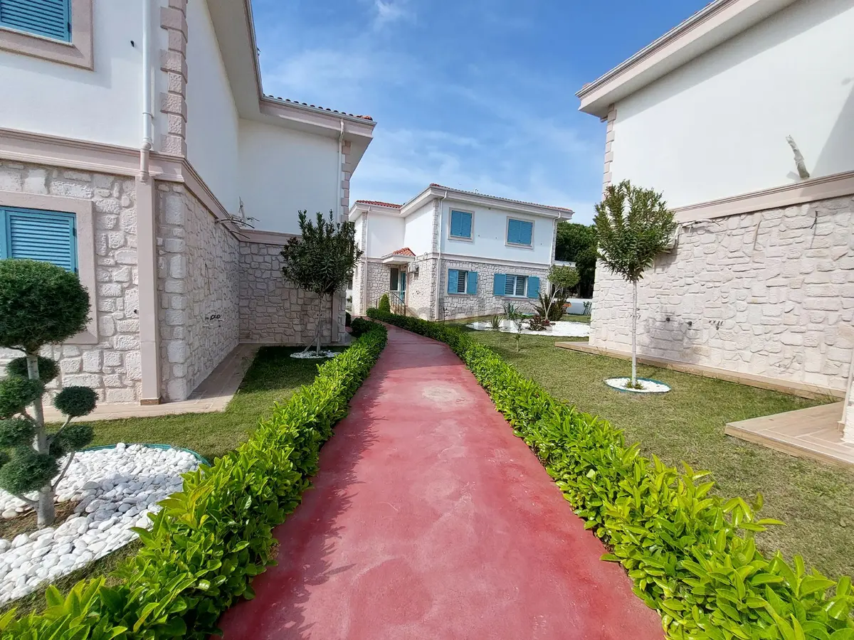 Denize 250m 2+1 Muhteşem Peyzaj Alanı Plaj Alanlı - 8