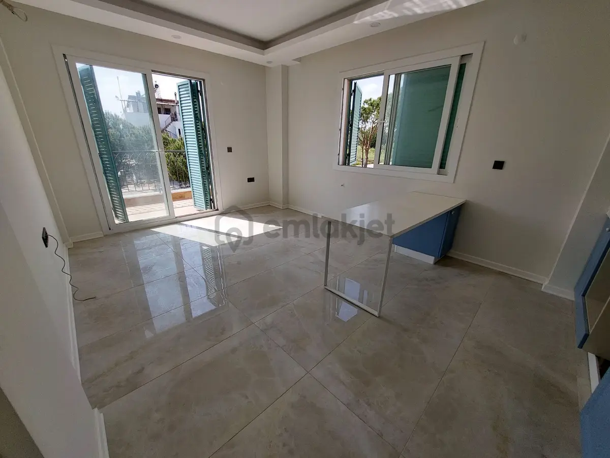 Denize 250m 2+1 Muhteşem Peyzaj Alanı Plaj Alanlı - 10