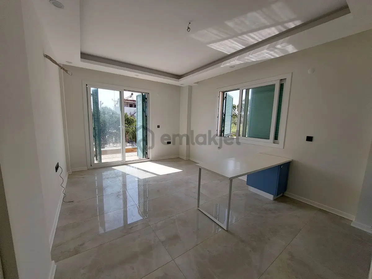 Denize 250m 2+1 Muhteşem Peyzaj Alanı Plaj Alanlı - 11