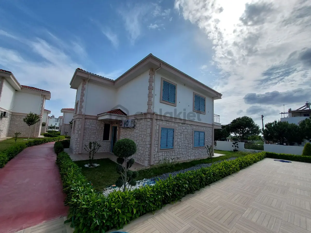 Denize 250m 2+1 Muhteşem Peyzaj Alanı Plaj Alanlı - 3
