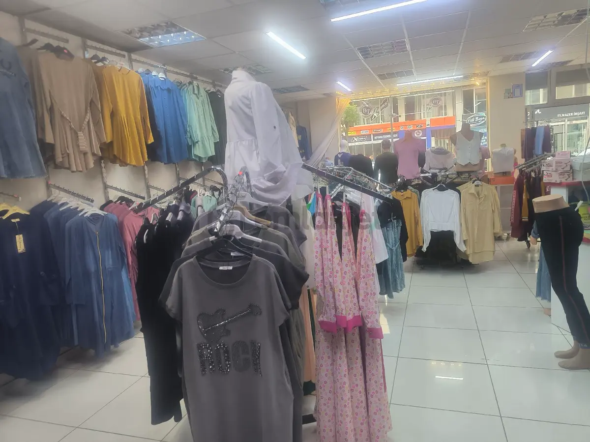 Pendik Çamçeşme De Cadde Üzerinde Devren Satılık Giyim Mağazası