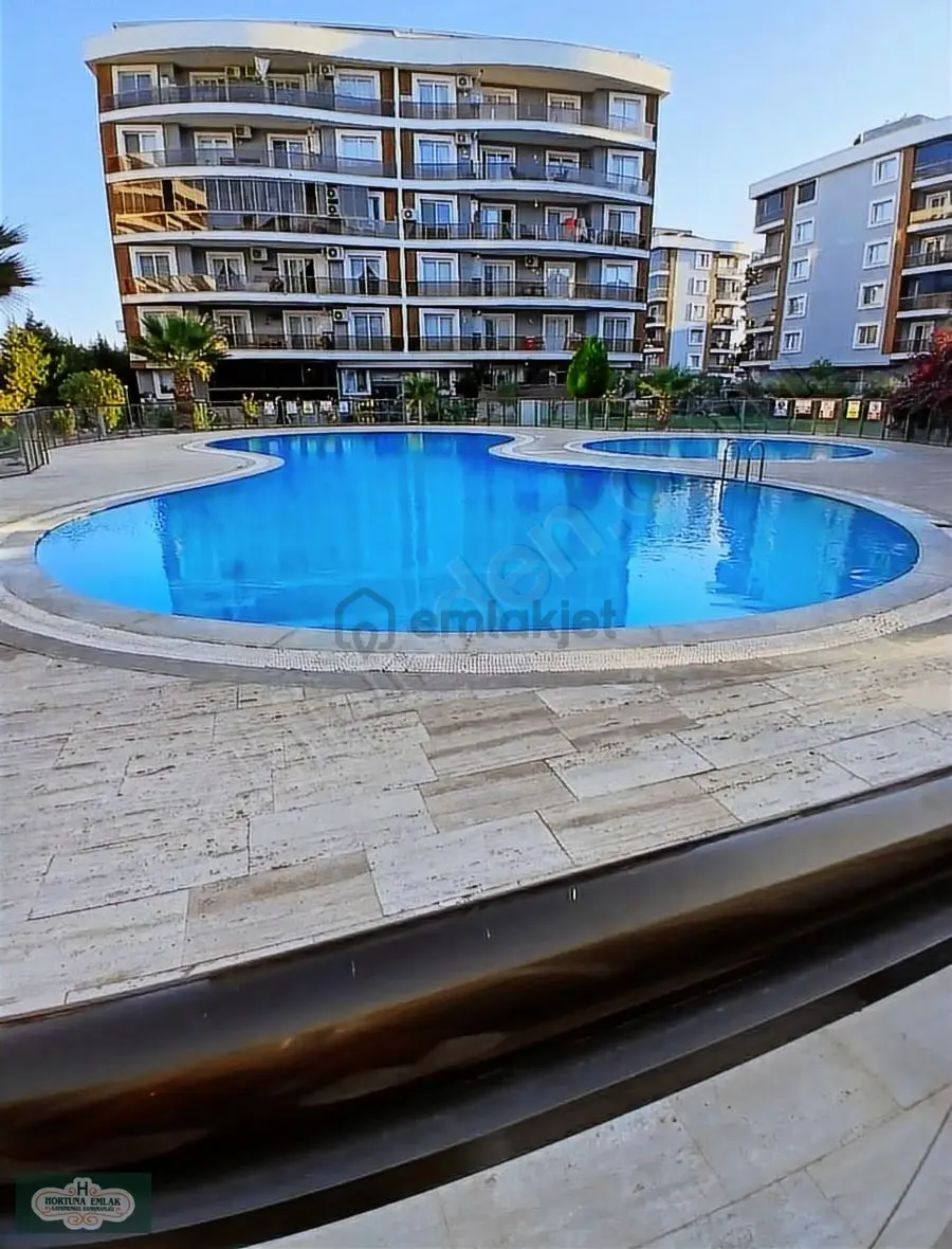 İzmir Torbalı Mahallesinde Havuzlu Site Satılık Daire - 2