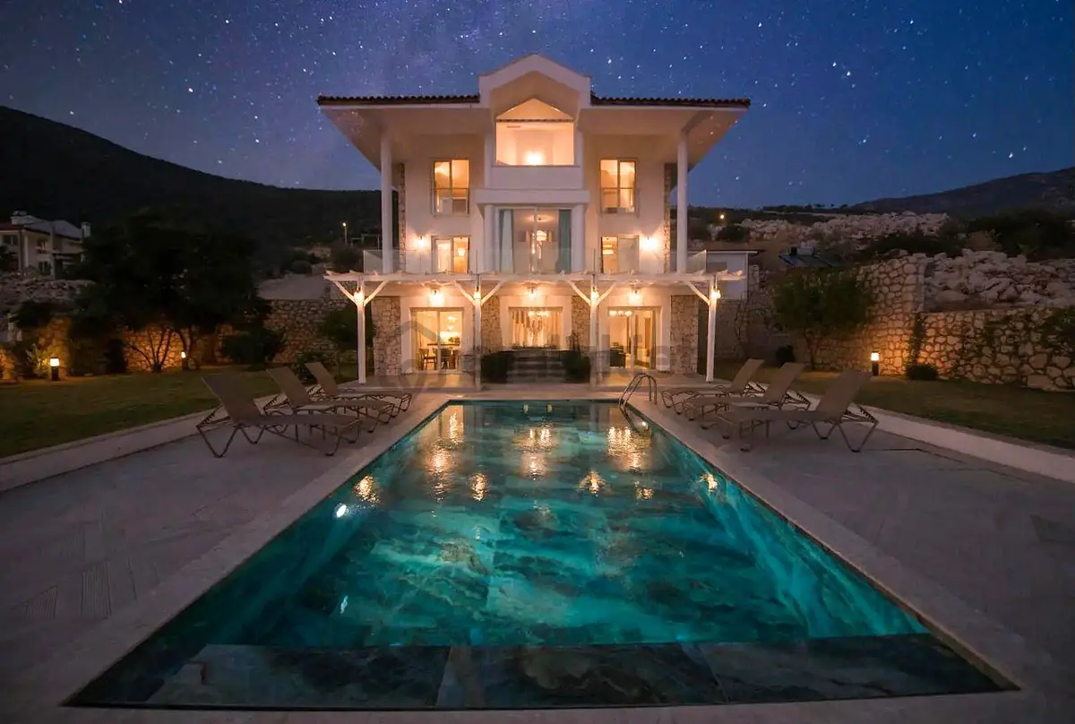 Kaş Kalkan’da Denize Sıfır Full Eşyalı Lüks Villa - 3
