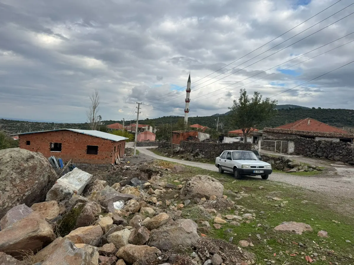 Menemen Karaorman'da Satılık 1013 M2 Tek Tapu Arsa - 20