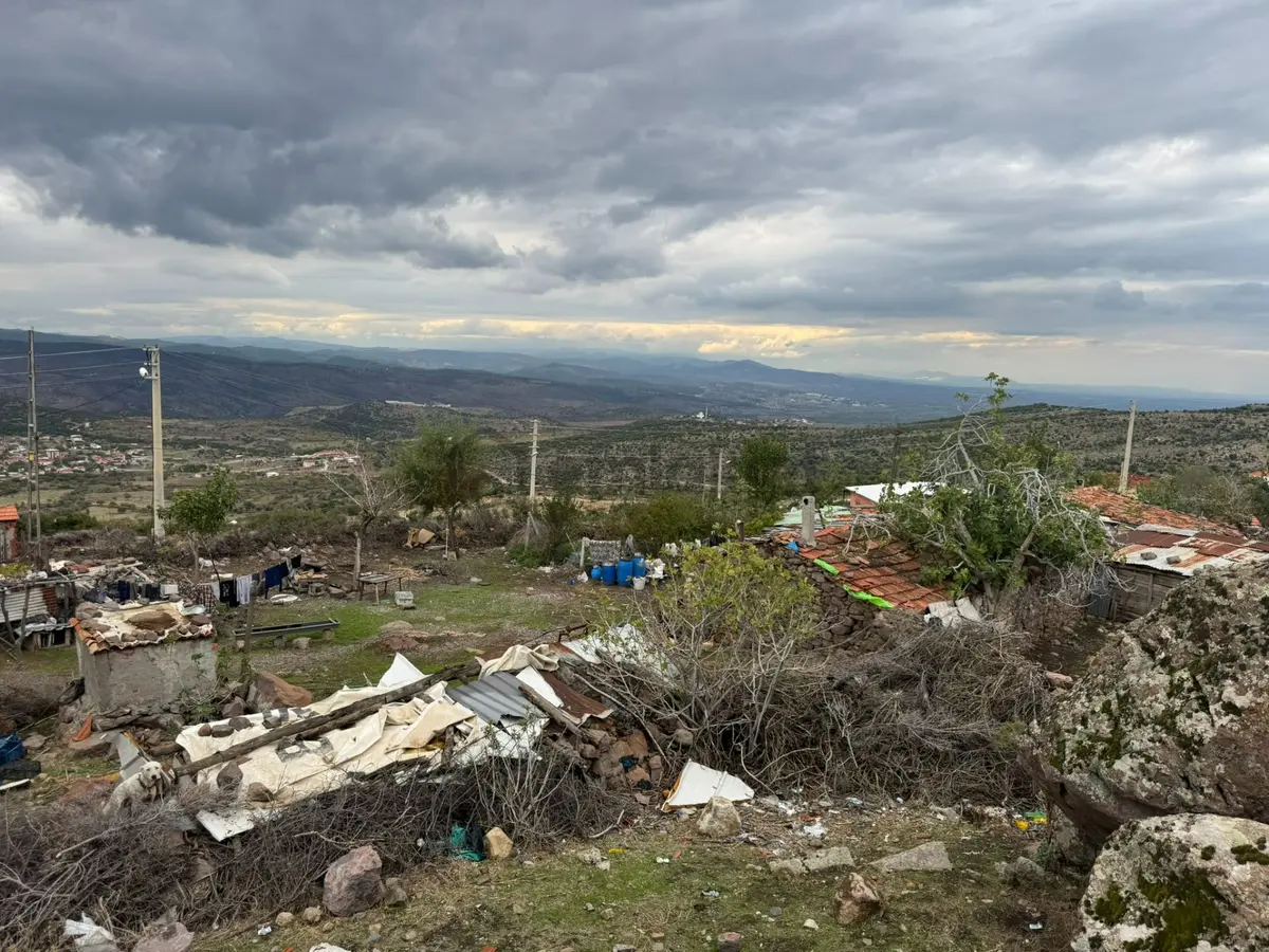 Menemen Karaorman'da Satılık 1013 M2 Tek Tapu Arsa - 17