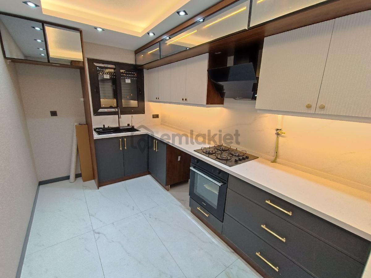 Haluk Varlı Parkı Yakını 3+1 Site İçerisinde Bakımlı Daire