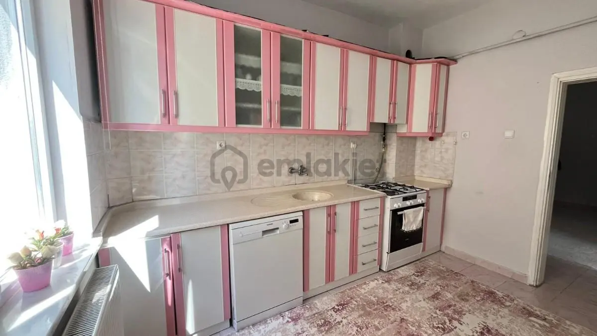 Geniş Kullanışlı 3+1 Satılık Daire Arayanlara Fırsat!! - 10