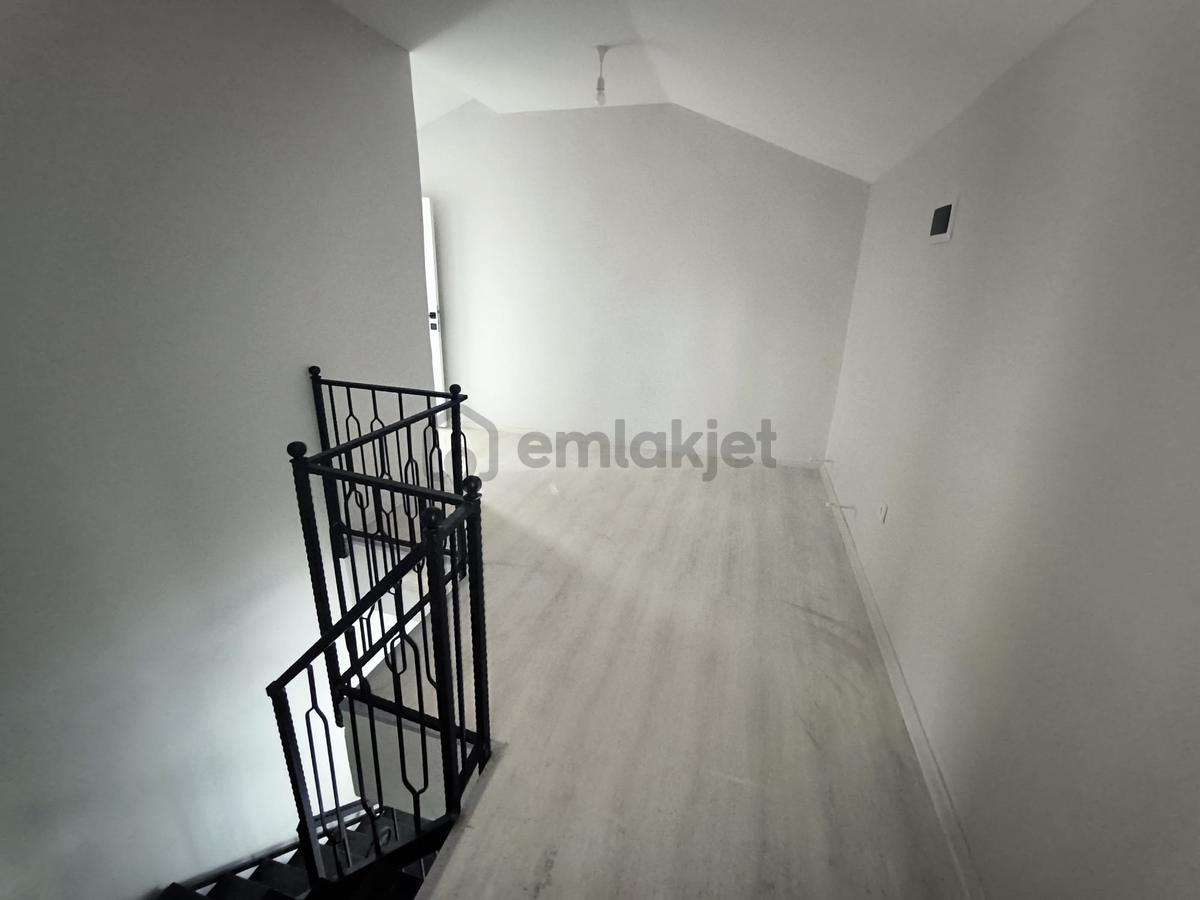 Armutlu Merkez'de 4+2 Dubleks - 13