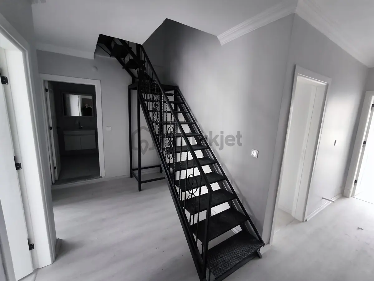 Armutlu Merkez'de 4+2 Dubleks - 12