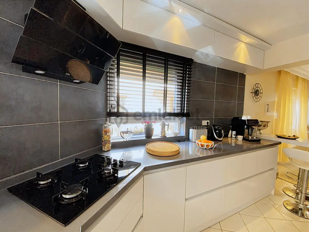 Altıntaş Satılık Villa Havuzlu Site İçerisinde - 4