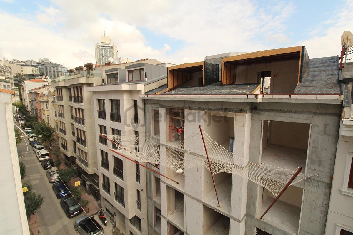 Beyoğlu Cihangir'de Taksim'e Yakın Geniş Teraslı Daire - 11