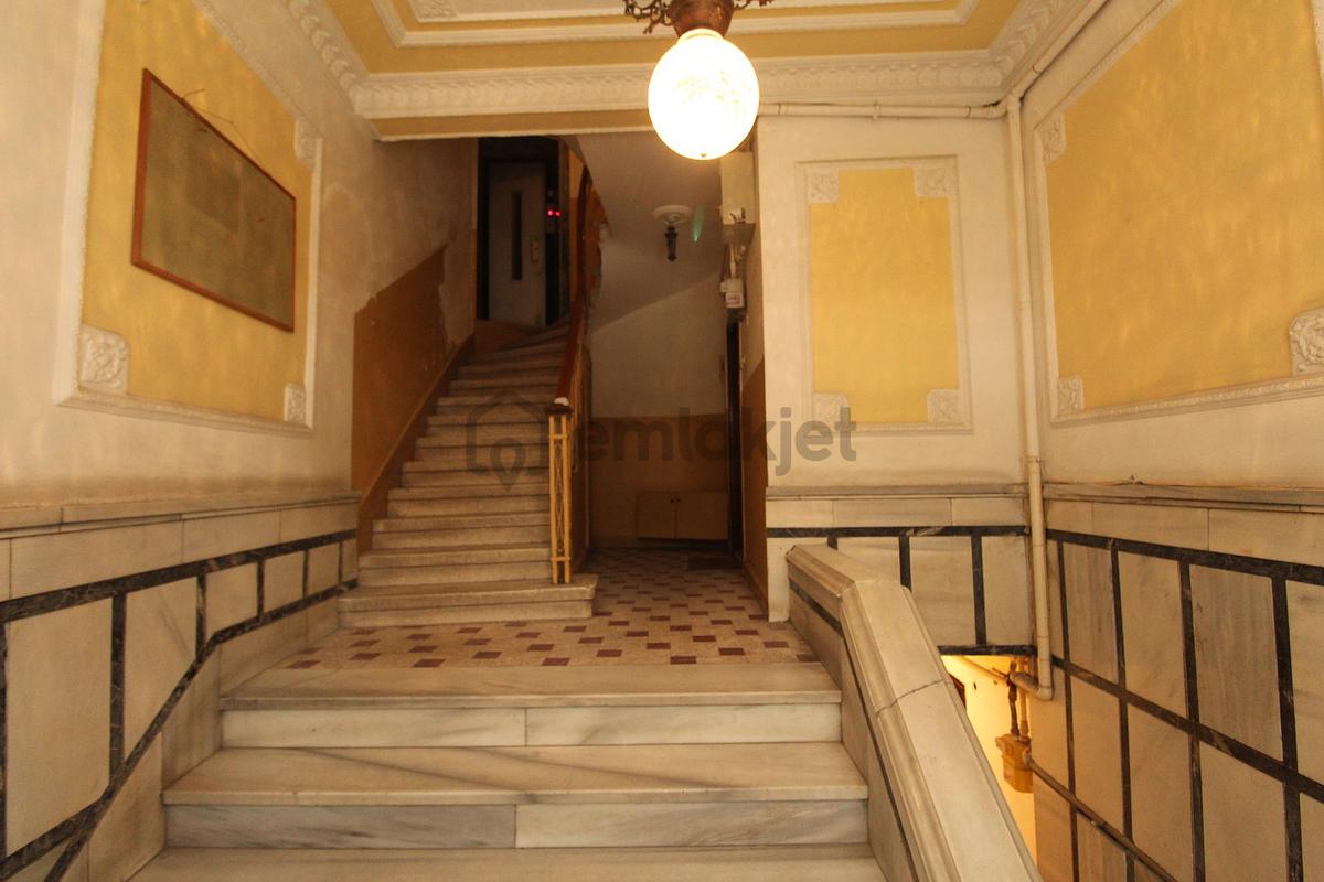 Beyoğlu Cihangir'de Taksim'e Yakın Geniş Teraslı Daire - 17