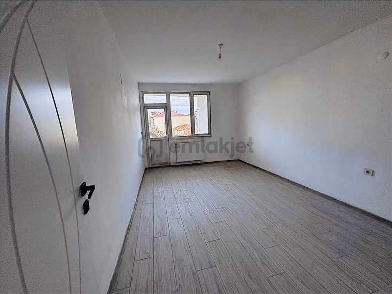 Öz-emmaxtan İstasyon Caddesi Üzerinde Satılık Geniş 2+1 Daire - 10