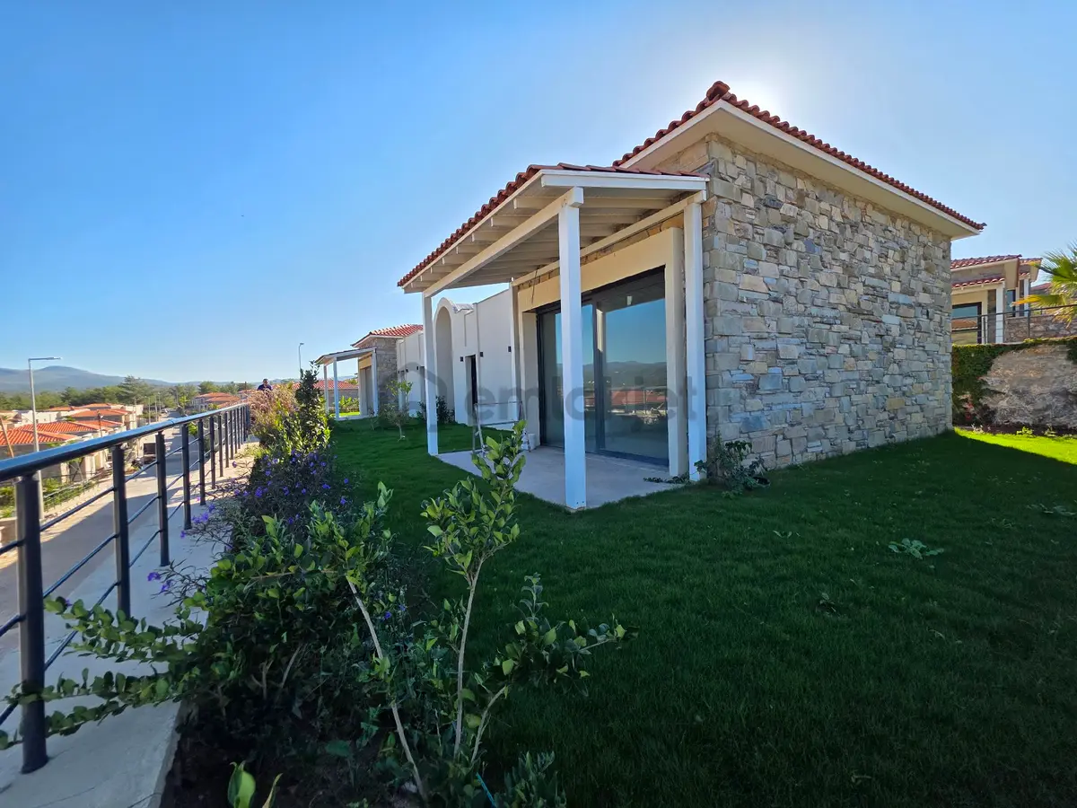 Mumcularda Satılık 3+1 Müstakil - 8