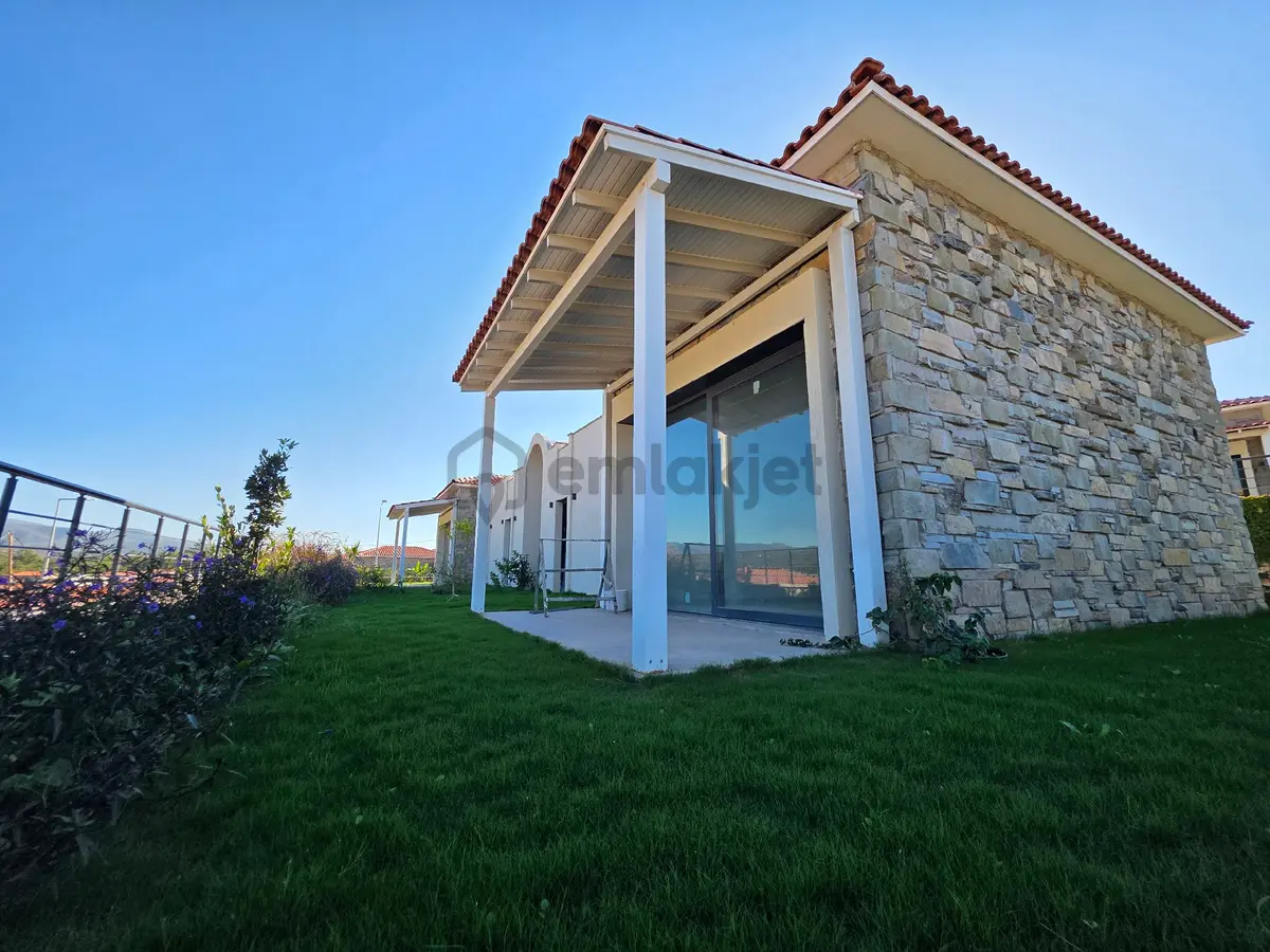 Mumcularda Satılık 3+1 Müstakil - 5
