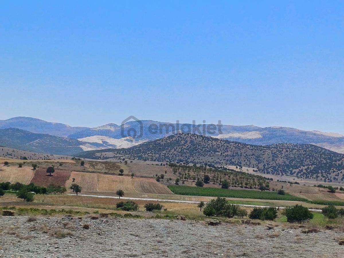 Burdur Yeşilova Harmanlı 5 Dönüme Yakın Yatırımlık Tarla