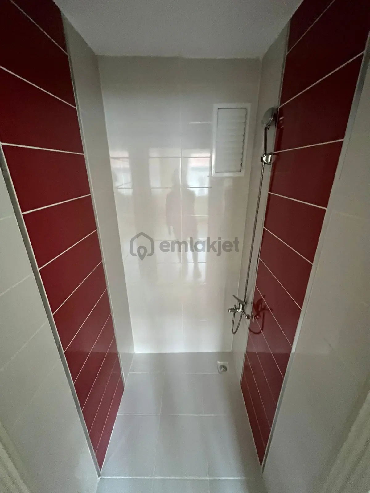 Ufuktepe Mahallesi'nde Cadde Üzerinde Full Yapılı 3+1 Daire! - 17