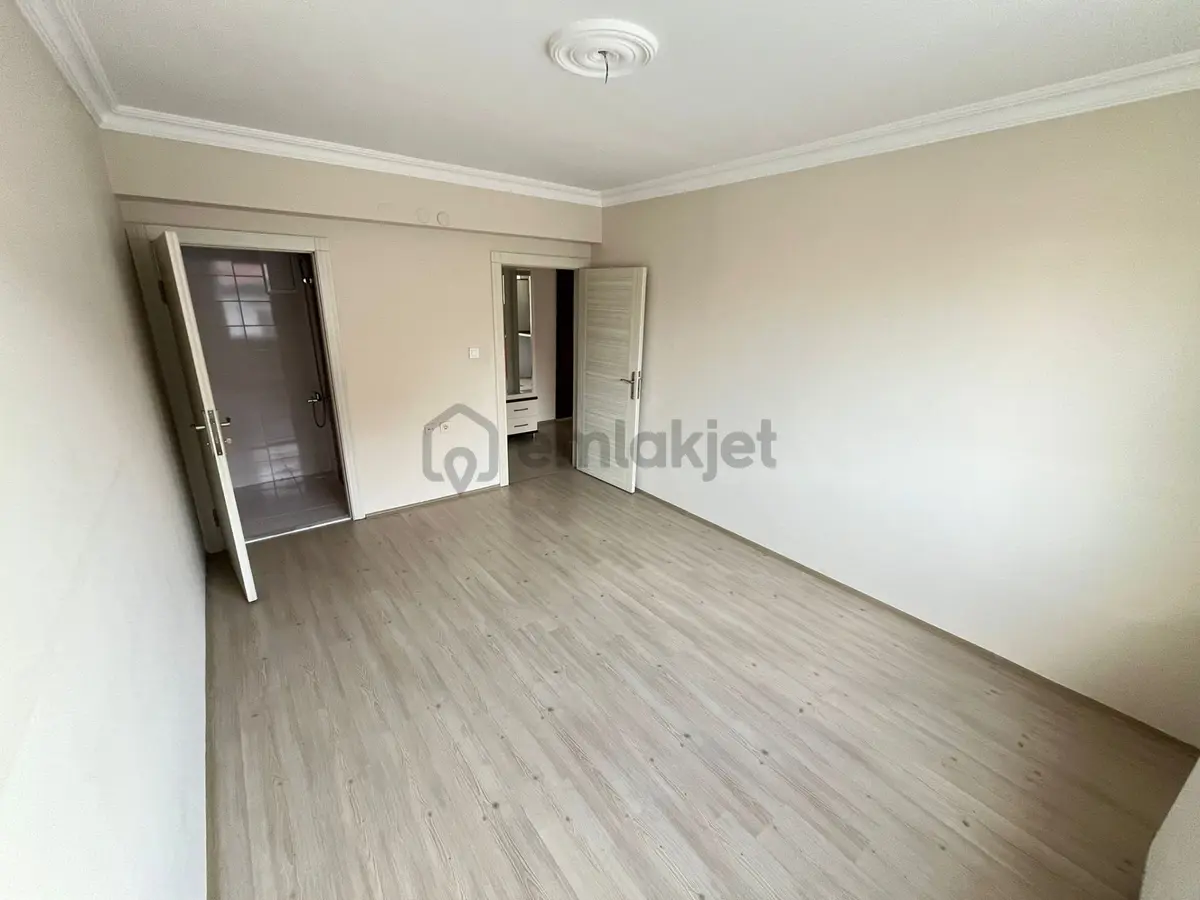 Ufuktepe Mahallesi'nde Cadde Üzerinde Full Yapılı 3+1 Daire! - 14