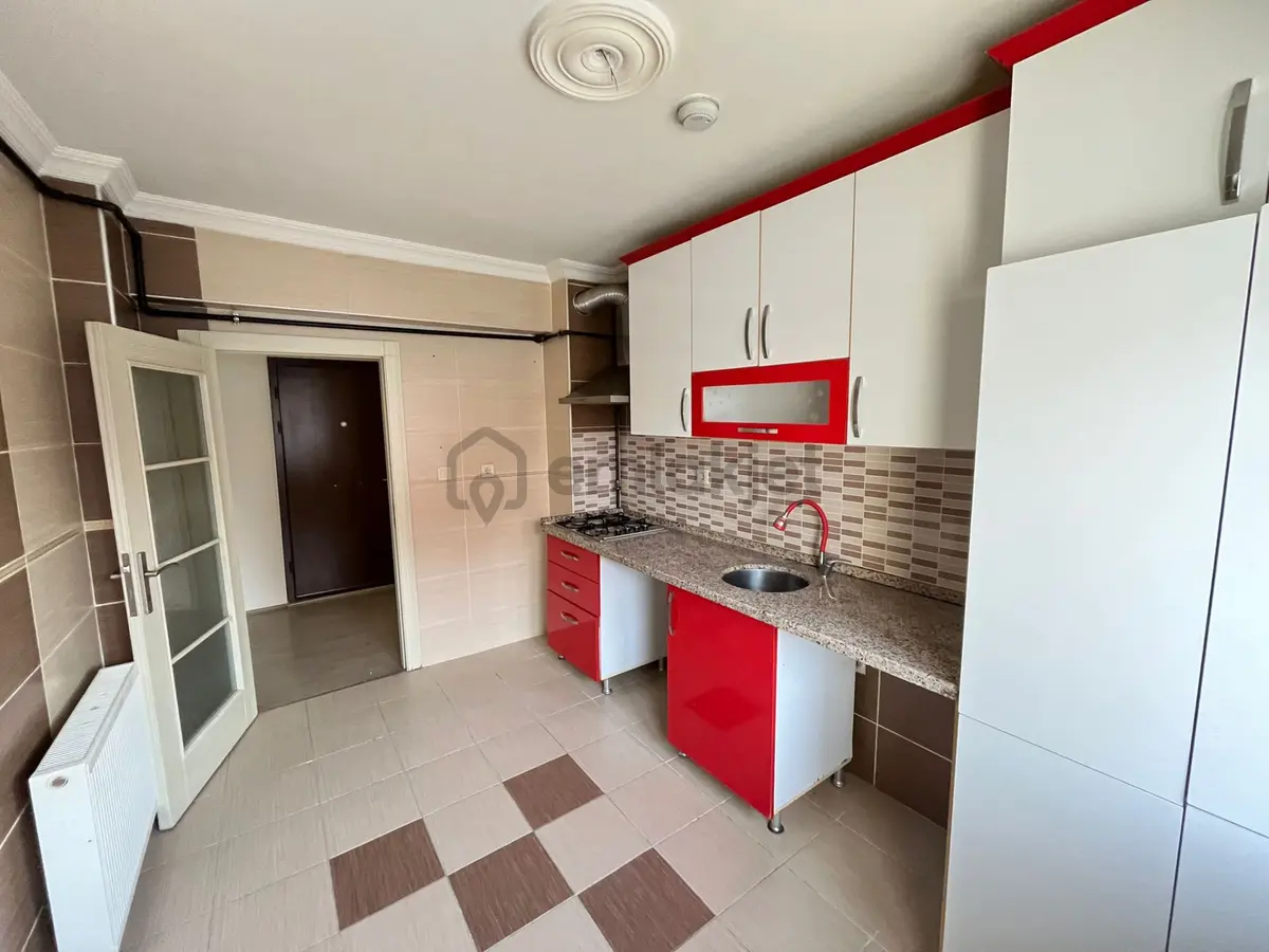 Ufuktepe Mahallesi'nde Cadde Üzerinde Full Yapılı 3+1 Daire! - 3