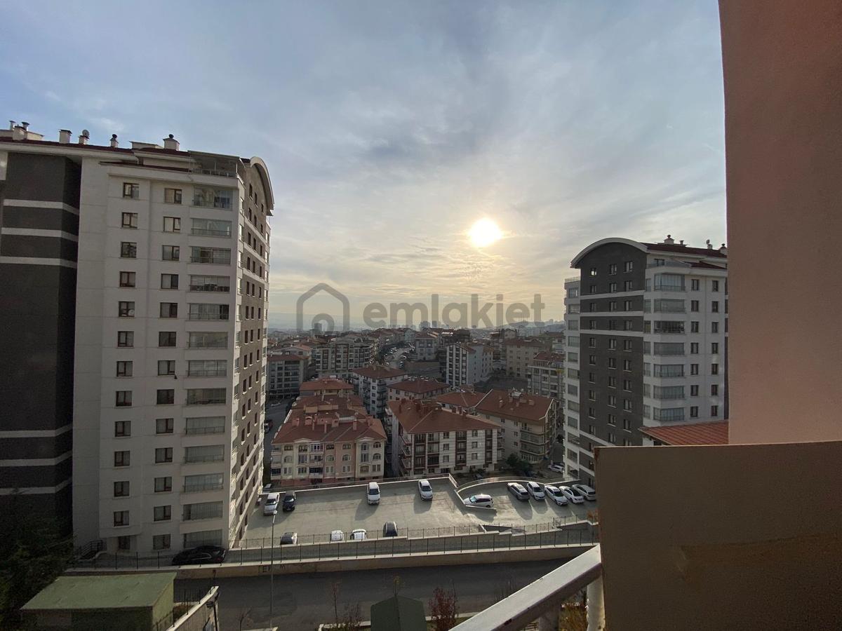 Kuşcağız Mahallesi'nde Cadde Üzerinde Çift Teras Balkonlu 3+1 Daire! - 12