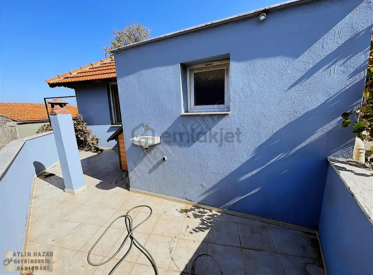 Urla Sanat Sokağı'nda Köşe Konumda 4+1 - 8