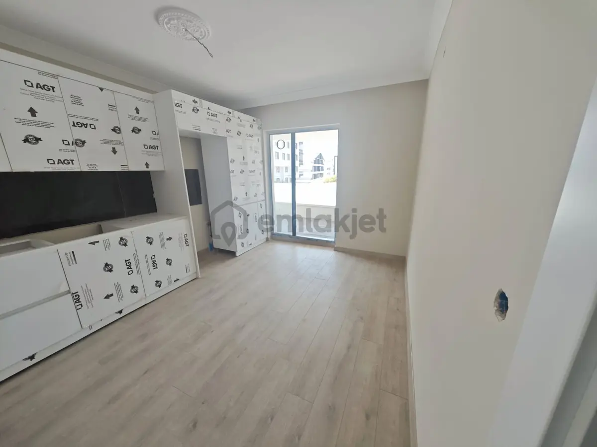 Cadde Üzeri Çift 6+2 Full Yapılı Fırsat Daire - 25