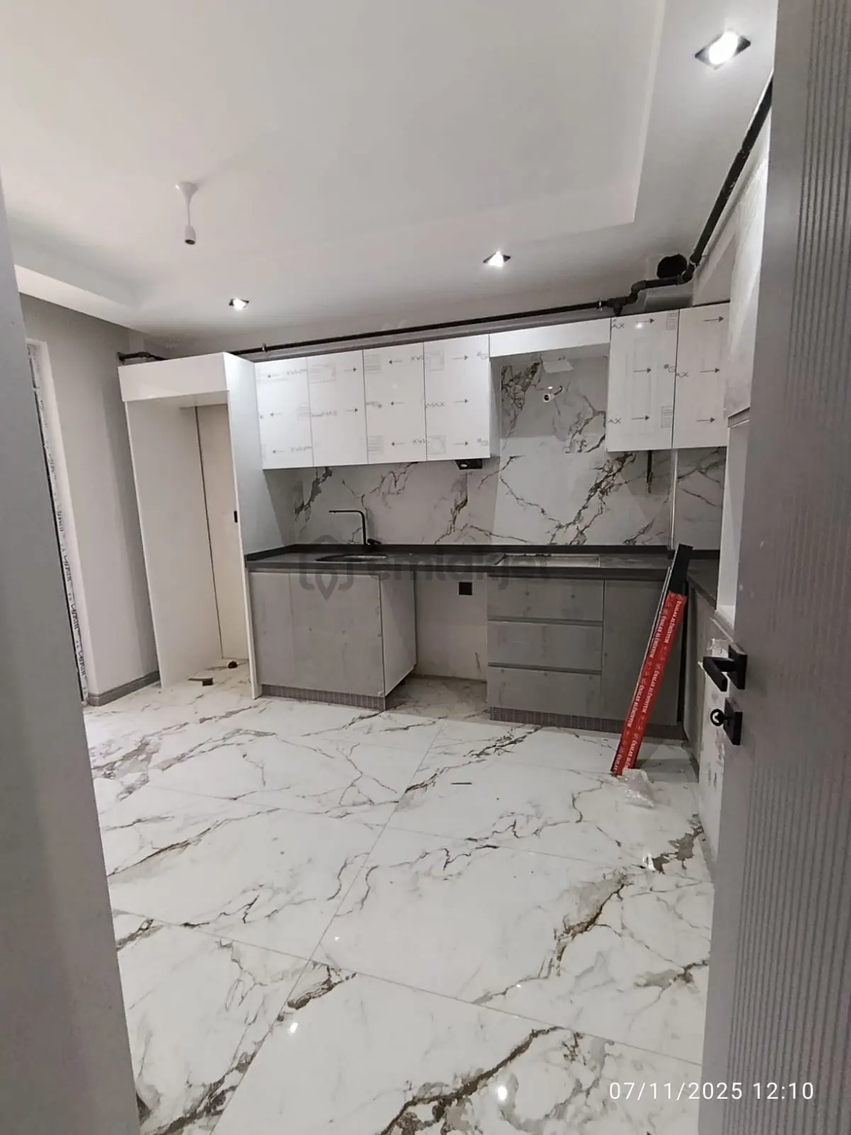 Çamlıca Mahallesinde Satılık 3+1 Daire - 2