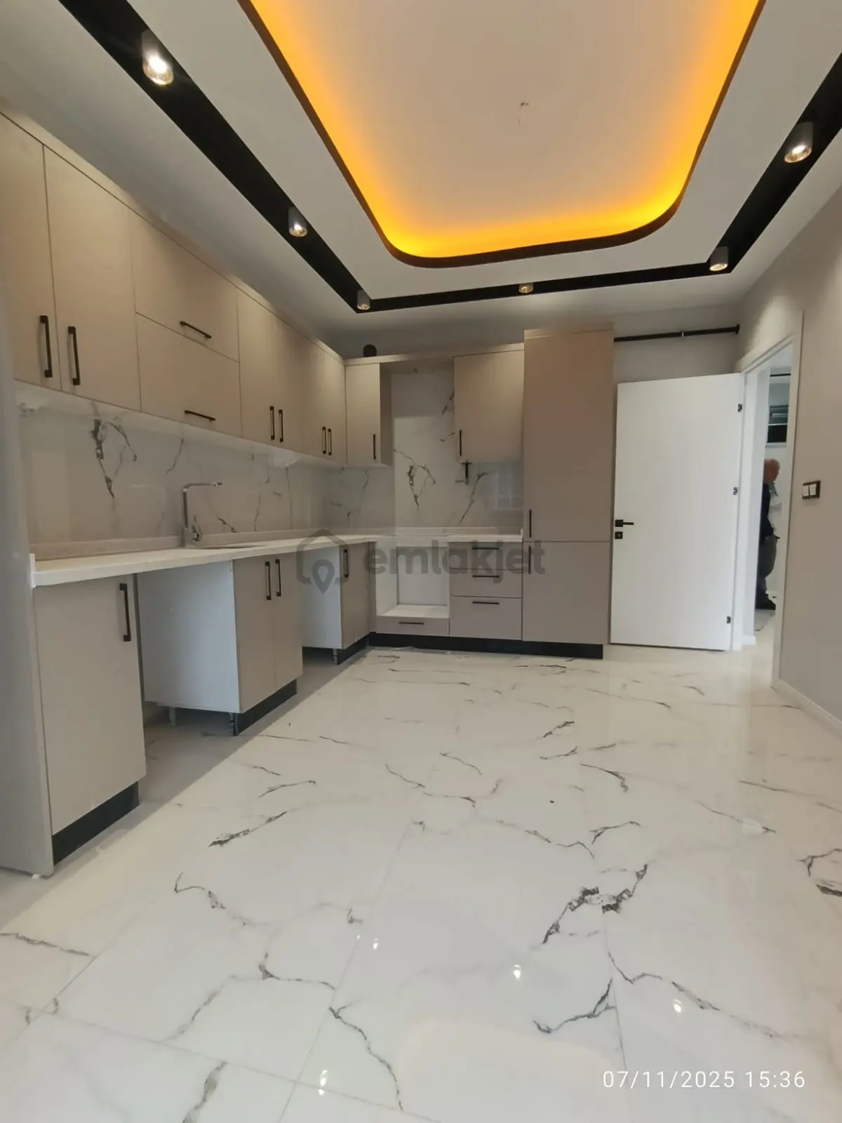 Çamlıca Mahallesinde Satılık Sıfır 3+1 Daire - 2
