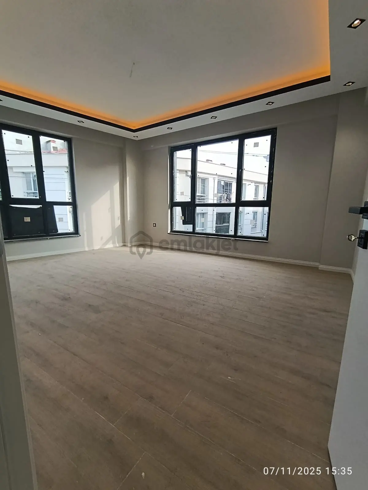 Çamlıca Mahallesinde Satılık Sıfır 3+1 Daire - 9