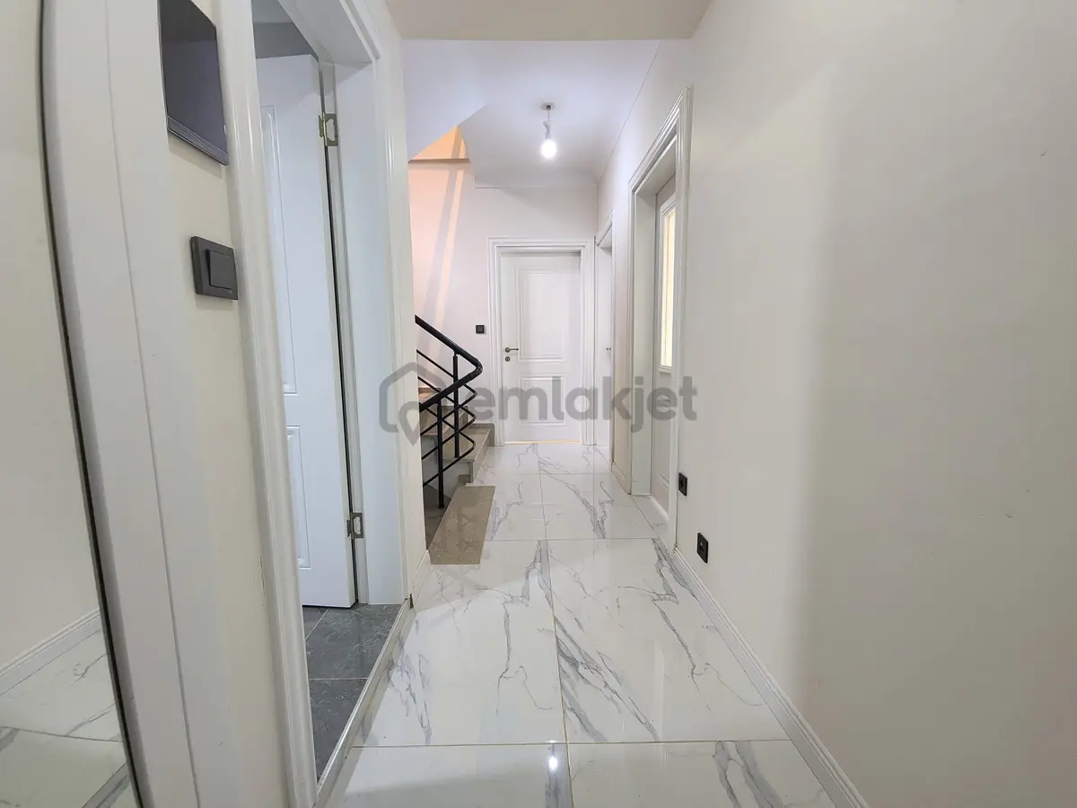 ▶ ▶ Akçay Körfez'den 350 M2 Arsa İçinde Geniş Bahçeli 7+1 Bağımsız Tek Müstakil - 24