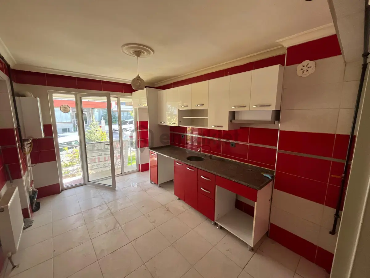 Atapark Mahallesi'nde 4+1 Yapılı Ferah Daire!