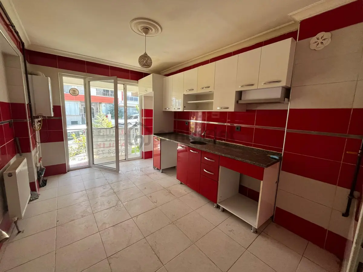 Atapark Mahallesi'nde 4+1 Yapılı Ferah Daire! - 2