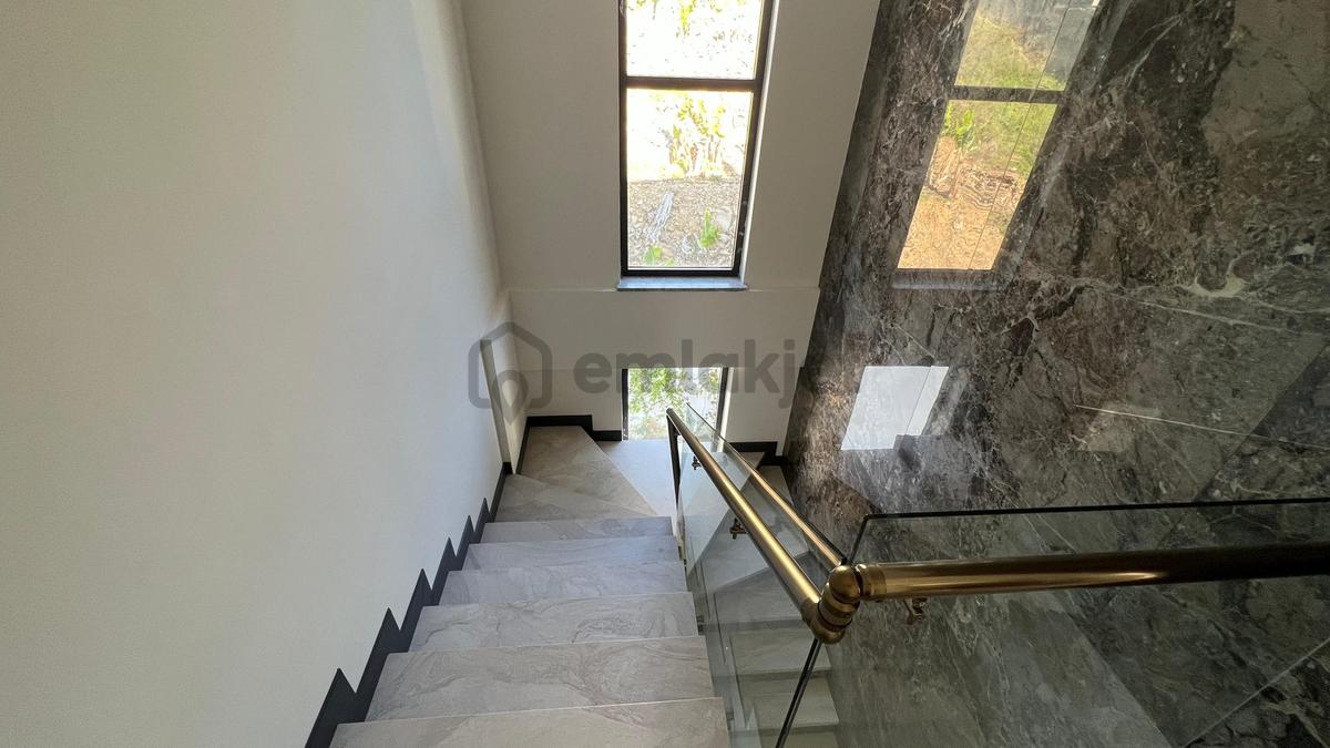 Deniz Manzaralı Eşyalı Satılık Villa - 17
