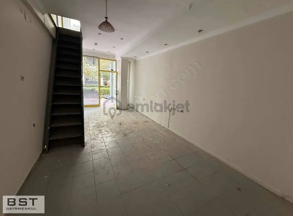 Kerkük Cd Üzeri Satılık 28 Giriş 28 Üst Katlı Dükkan - 4