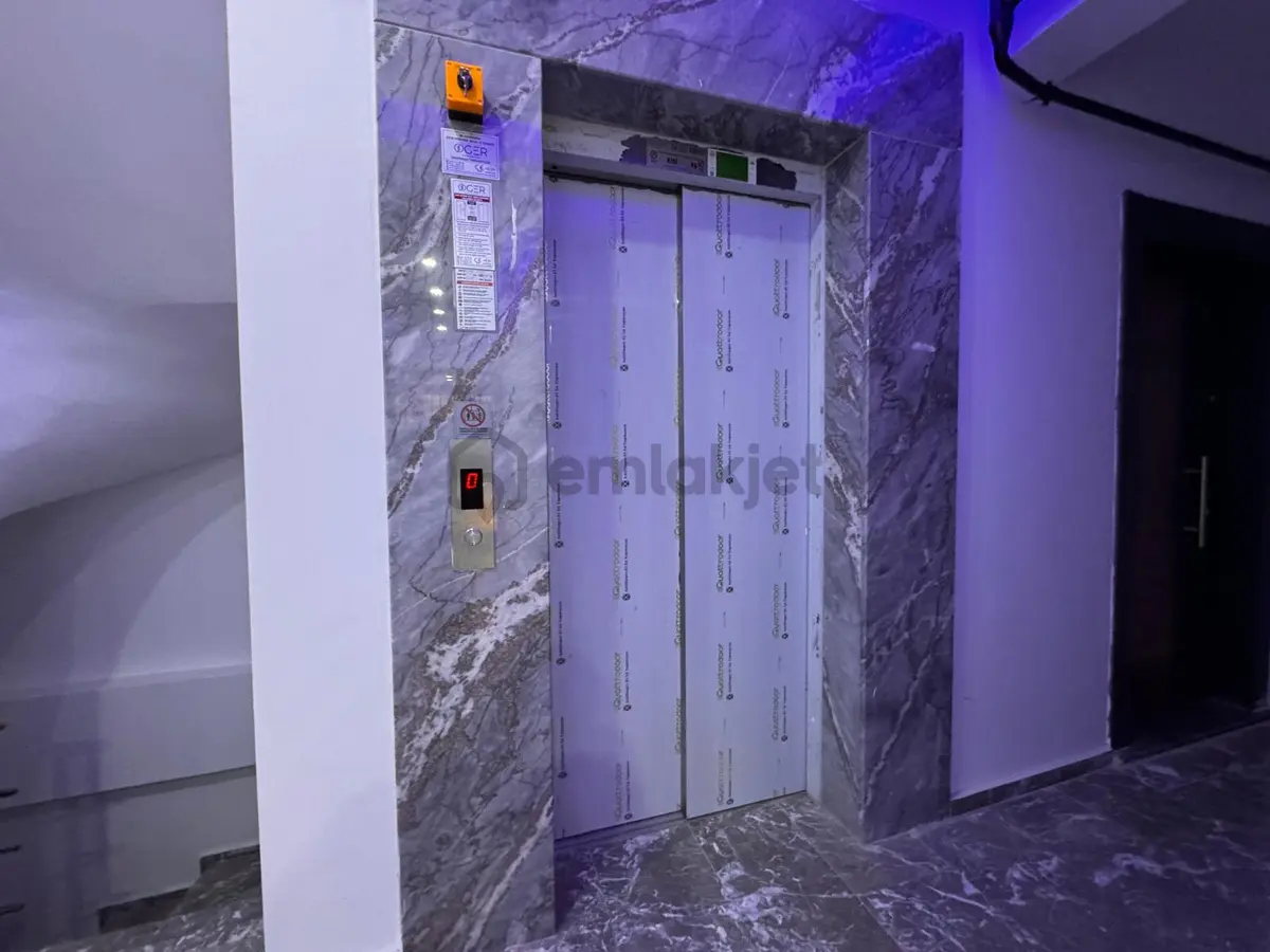 Edremitte 4+1 Geniş Manzaralı Oturuma Hazır Satılık Daire - 9