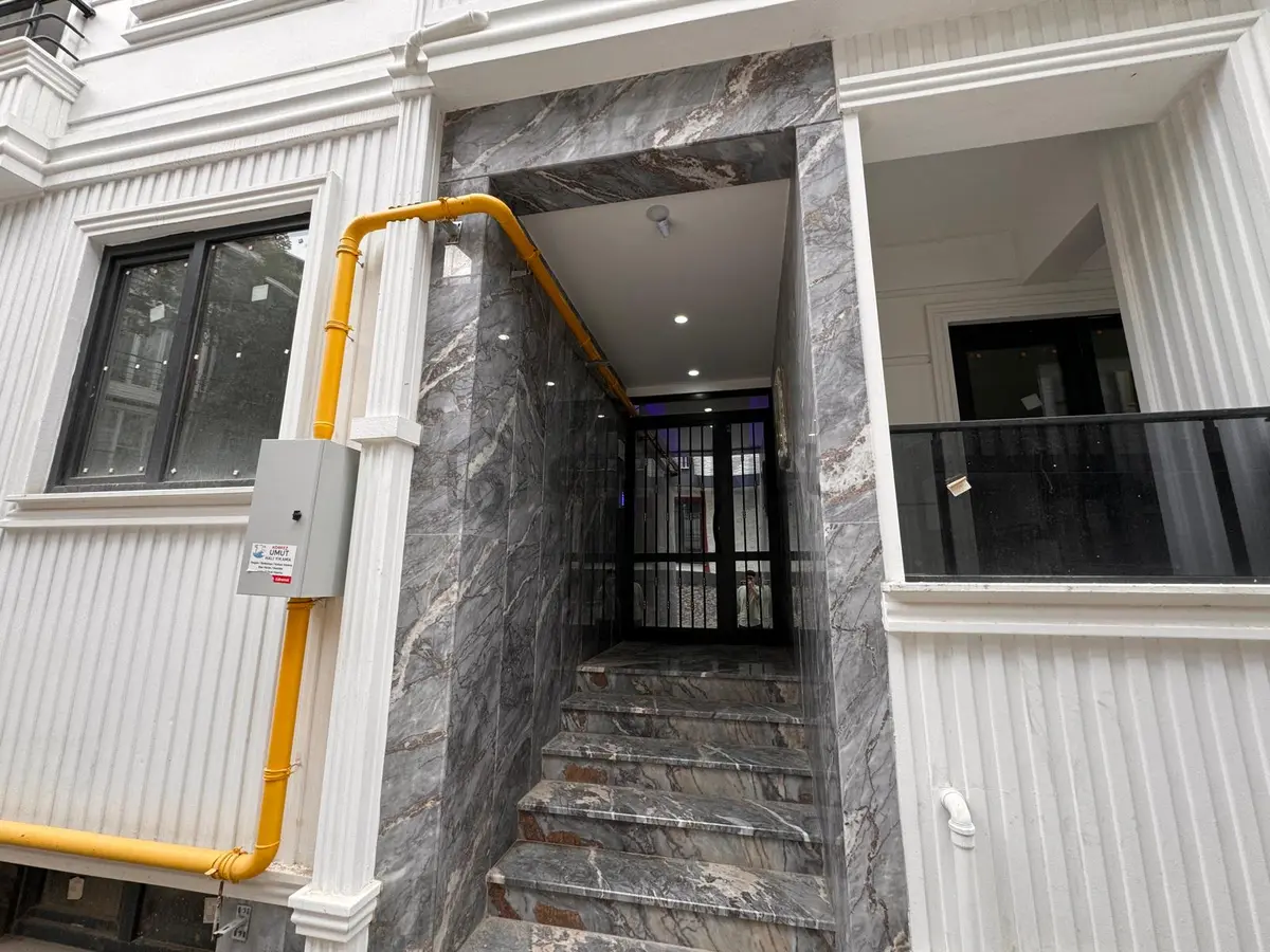 Edremitte 4+1 Geniş Manzaralı Oturuma Hazır Satılık Daire - 15