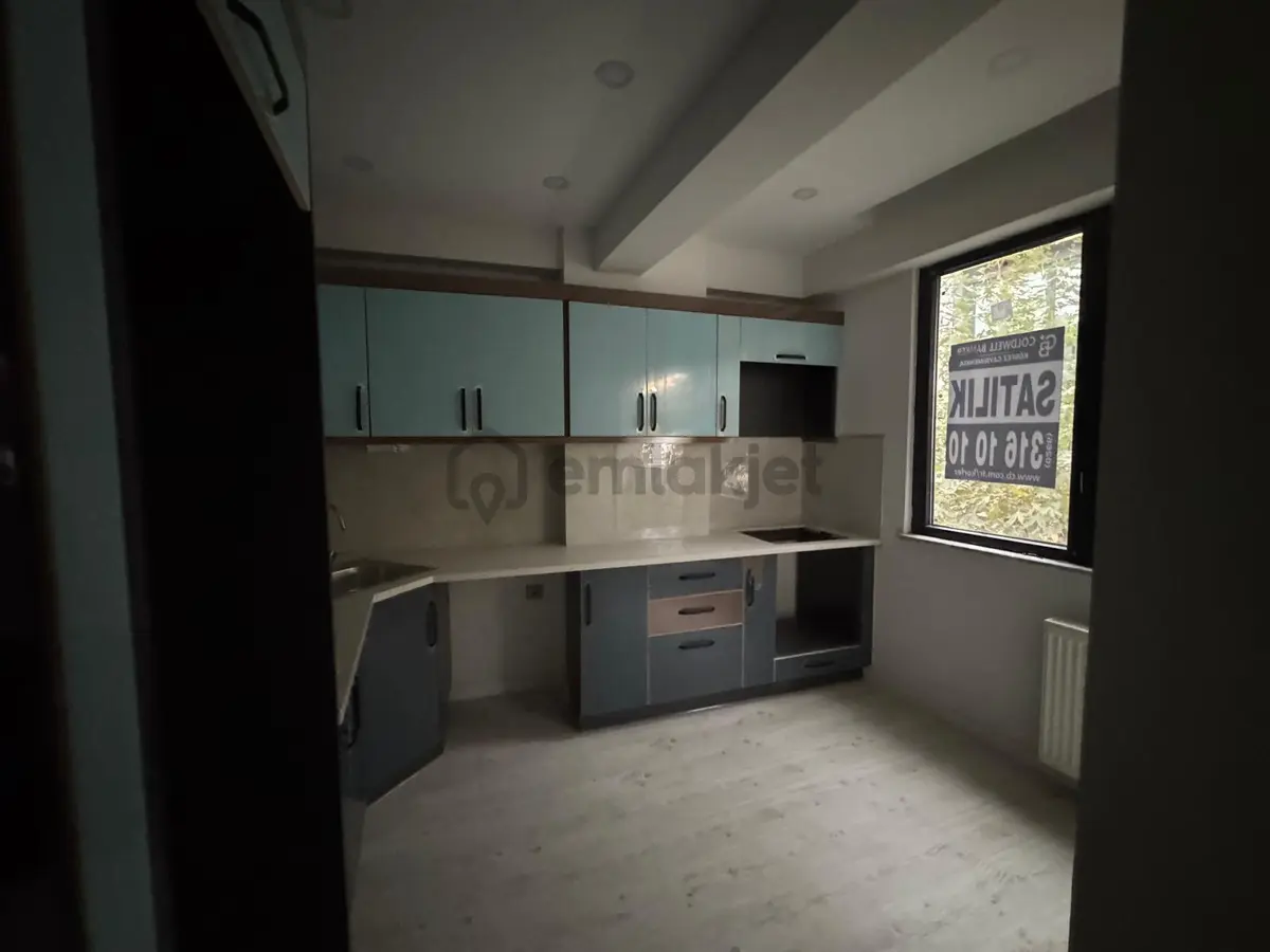 Edremitte 4+1 Geniş Manzaralı Oturuma Hazır Satılık Daire - 17
