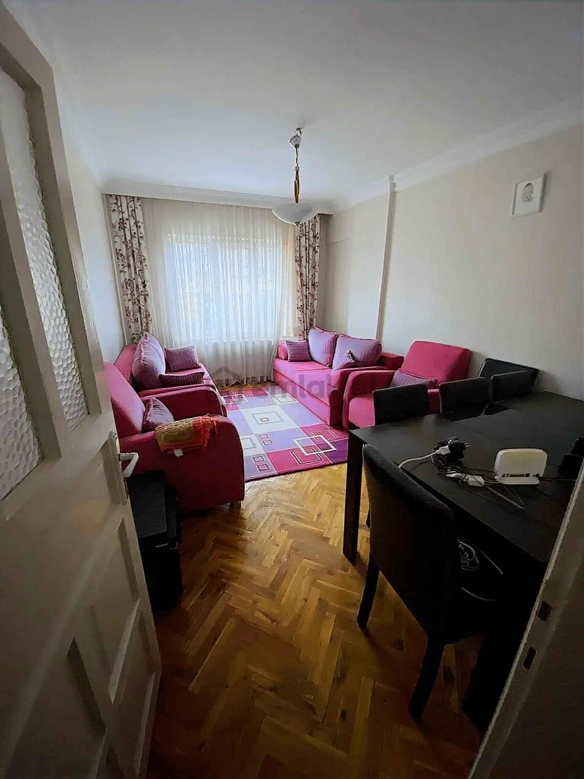 Afyon Hamidiye Mah. Ana Cadde Üzerinde Satılık Geniş 3+1 Daire - 8