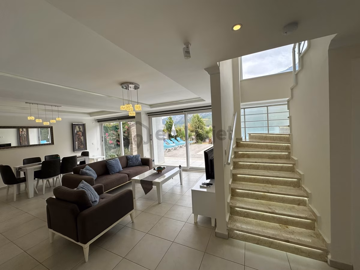 Ovacık'ta Satılık 4 Odalı Modern Villa - 2