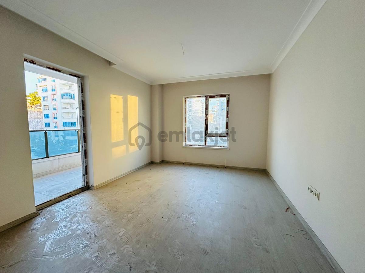 Başpınar Mahallesinde Ebeveyn Banyolu 3+1 Katta Satılık Daire !! - 11